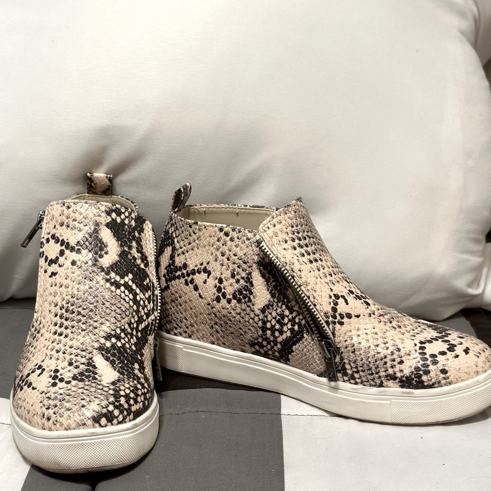 Time and tru memory foam snake skin platform sneakers